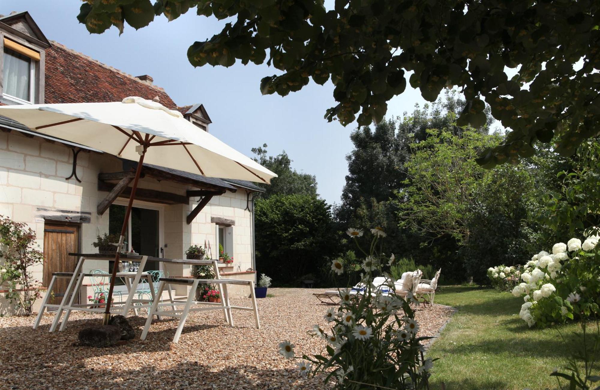 Une Maison, Un Jardin Berthenay Экстерьер фото