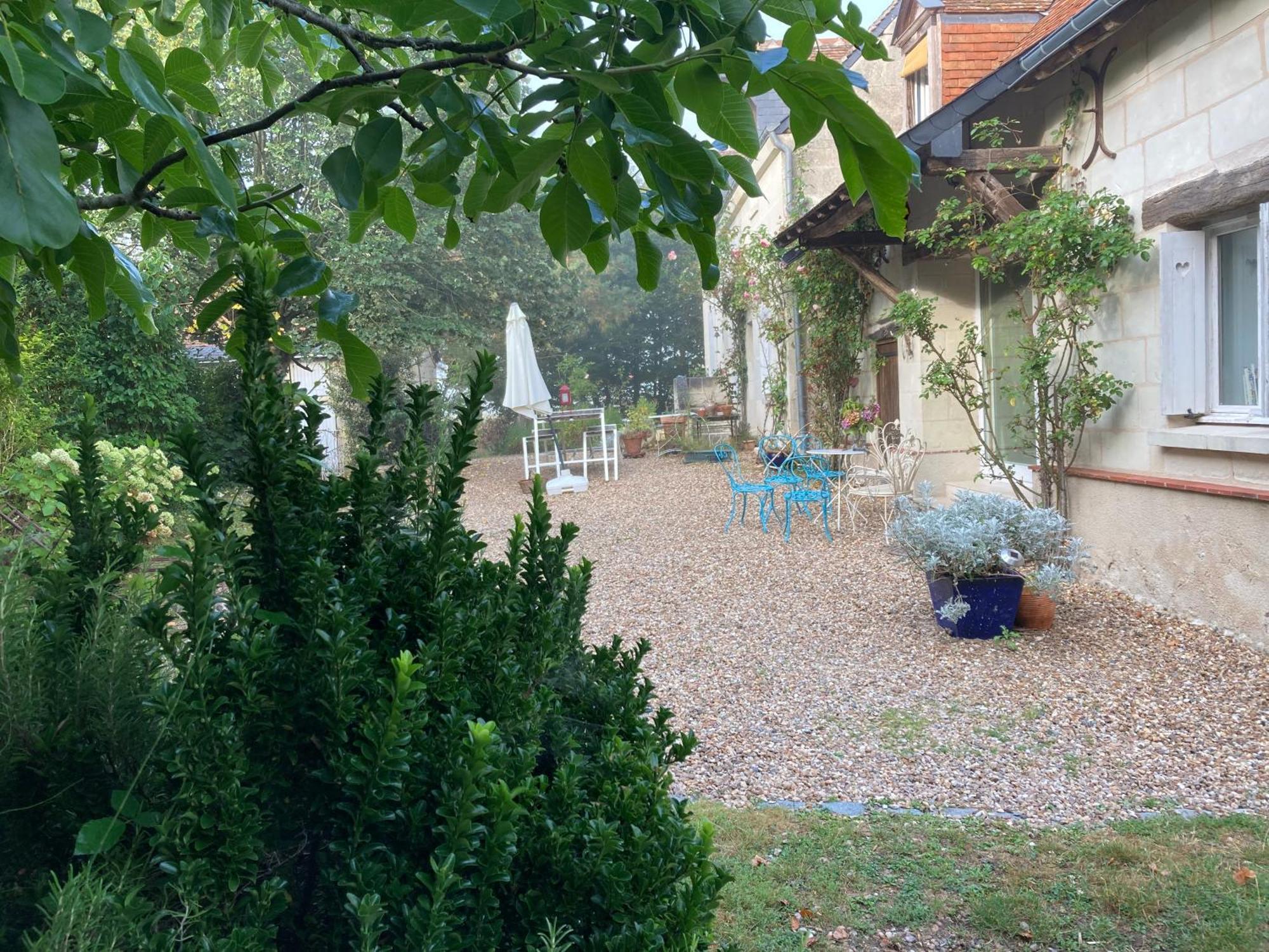 Une Maison, Un Jardin Berthenay Экстерьер фото